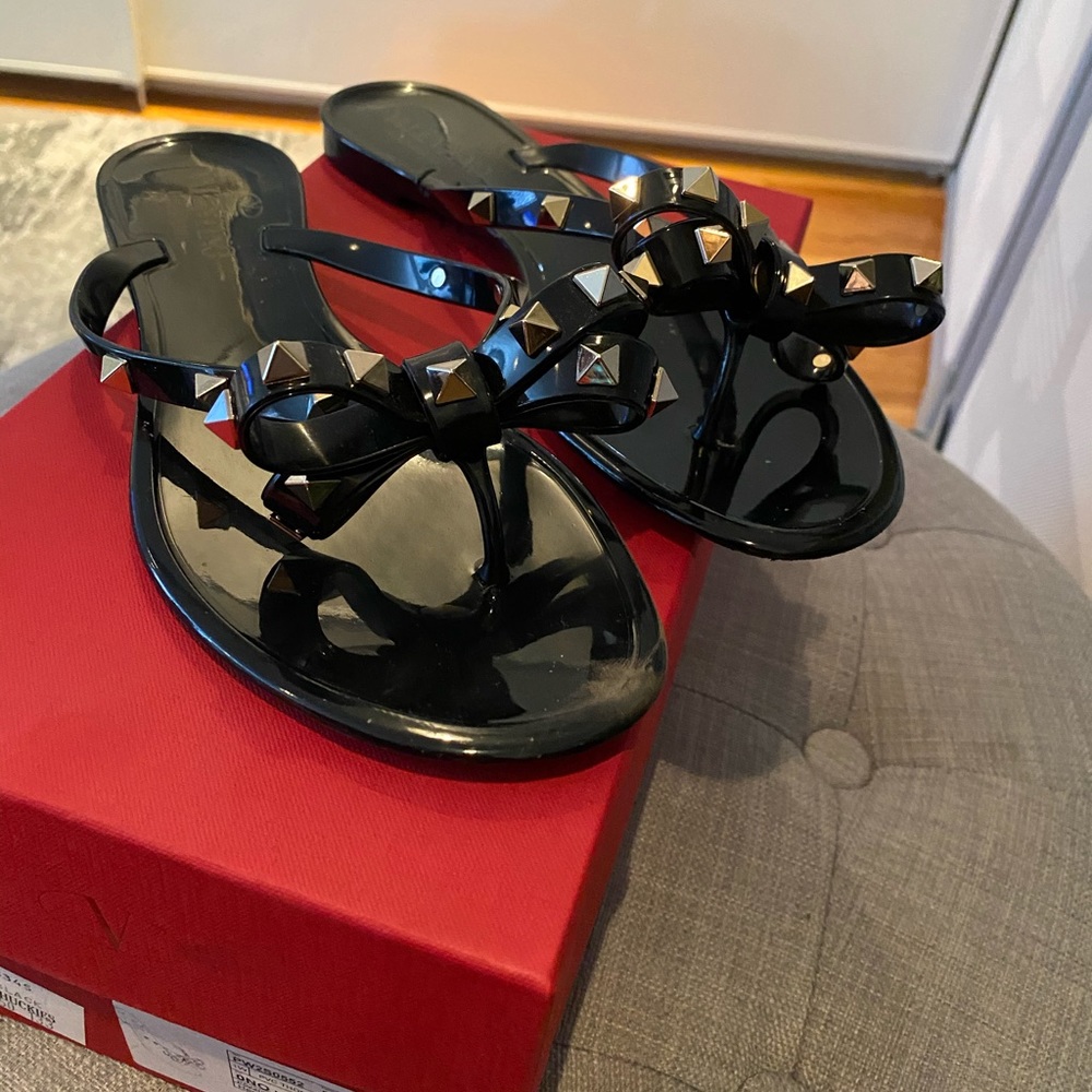 Valentino Garavani studded flip flops